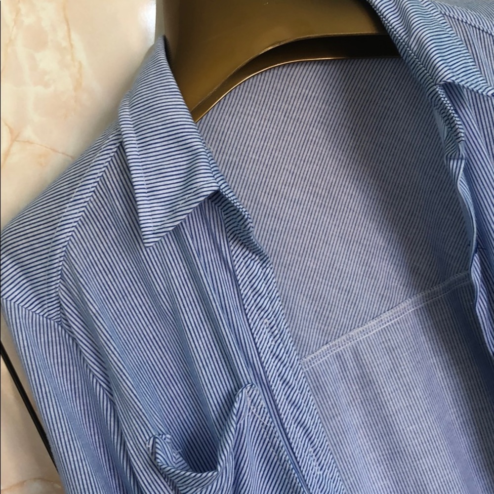 Button down - Picture 3 of 4